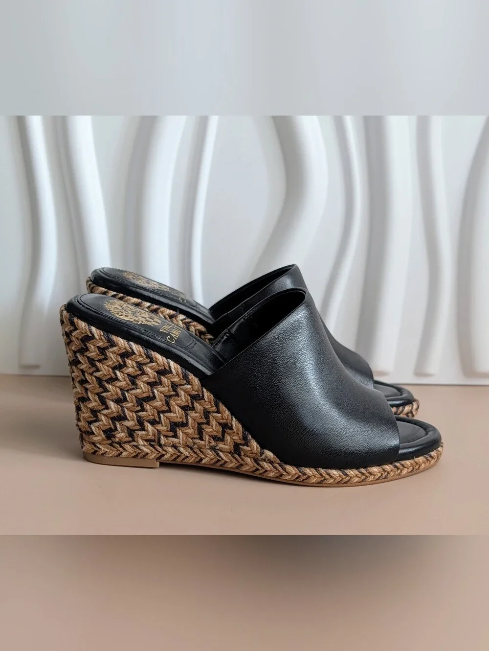 NIB Vince Camuto Fayla Black Leather Raffia Wedge Sandals Size 8